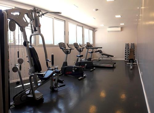 Spordikeskus ja/või sportimisvõimalused majutusasutuses Hotel Land Plaza La Plata