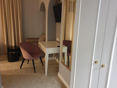 a small room with a desk and a mirror at Villa Ljiljana in Vinkovci