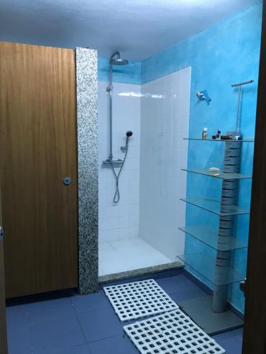 Koupelna v ubytování quarto familiar zona guimaraes