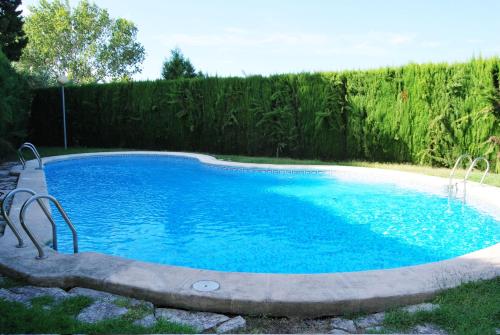 The swimming pool at or close to Encantadora Casa cerca del mar con piscina SOLO FAMILIAS