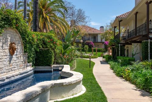 a swimming pool in a yard next to a house at Westlake Village Inn in Westlake Village