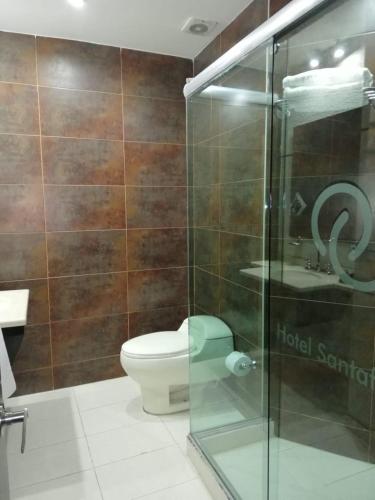 Un baño de Hotel Santafe Real