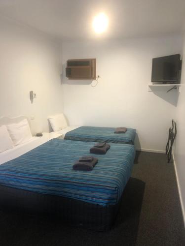Ένα ή περισσότερα κρεβάτια σε δωμάτιο στο Bandicoot Motor Inn Hamilton