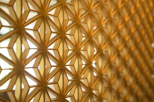 a close up of a gold metal ceiling at Hakuunsou in Yugawara