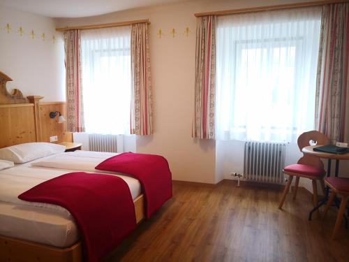 Landhotel Postgut - Tradition seit 1549 tesisinde bir odada yatak veya yataklar