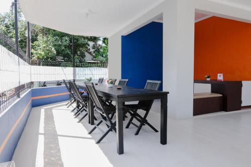 Posezení v ubytování OYO 1566 El Reyshi Family Residence Syariah