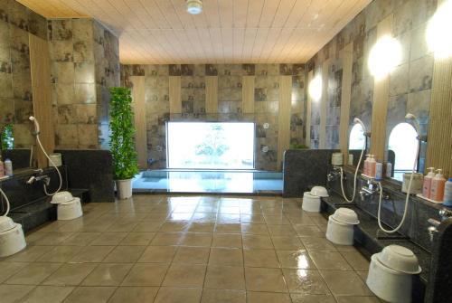 a bathroom with two sinks and a swimming pool at Hotel Route-Inn Shiojiri in Shiojiri