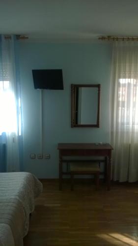 Una televisión o centro de entretenimiento en Hostal ** EC León