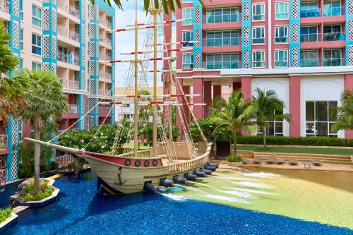 Taman di luar Pattaya Seaview l Grande Carribean l Guest Friendly