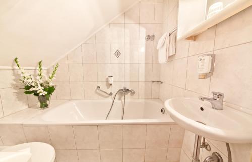 Bathroom sa Hotel Primus Frankfurt Sachsenhausen