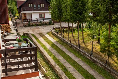a garden with a fence and a house at Hotel Floare de Colt in Mănăstirea Humorului