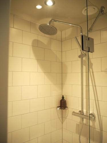 Un baño de Lino City Hotel