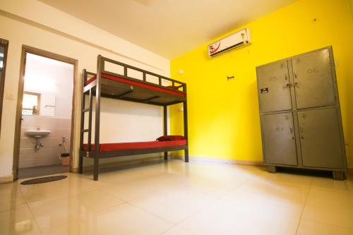 Un ou plusieurs lits superposés dans un hébergement de l'établissement Red Door Hostel Anjuna