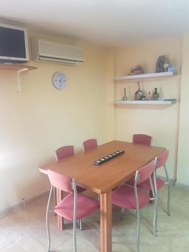 Televisyen dan/atau pusat hiburan di Calicanto House & Pool