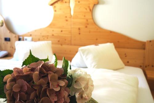 a bouquet of flowers sitting on top of a bed at Landhotel Pacher in Obervellach
