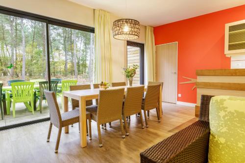 
a dining room table and chairs in a room at Center Parcs Le Bois aux Daims in Morton
