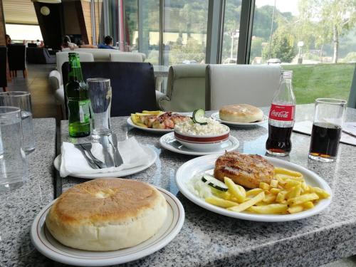 Φαγητό σε αυτό το μοτέλ ή κάπου εκεί κοντά