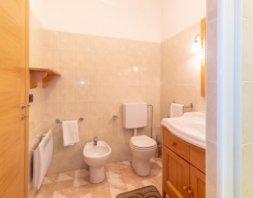 Ένα μπάνιο στο Monte Cervino Apartment AS21