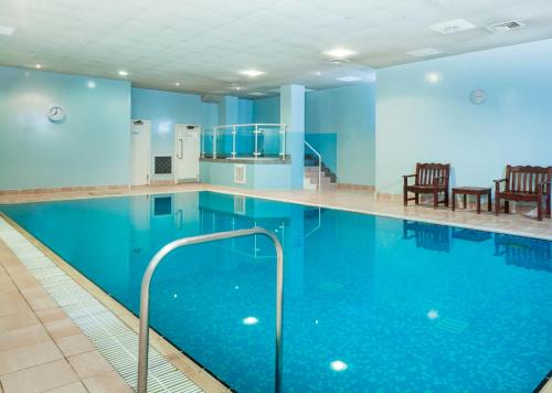 Πισίνα στο ή κοντά στο Mercure Telford Centre Hotel