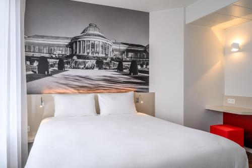 Postel nebo postele na pokoji v ubytování B&B HOTEL Brussels Centre Gare du Midi