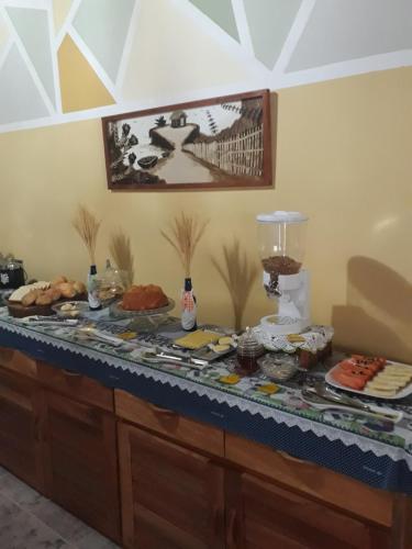 Makanan di atau berdekatan rumah tamu ini