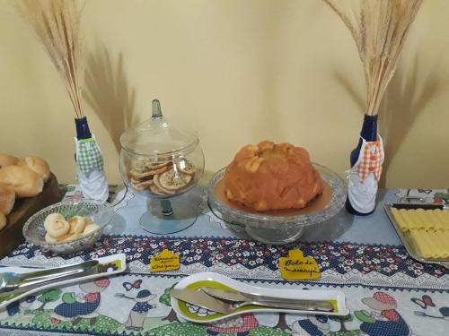 Makanan di atau berdekatan rumah tamu ini