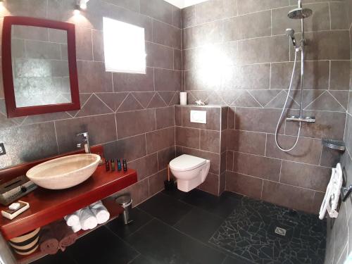 a bathroom with a sink and a toilet at Villa La Ressource in Le François