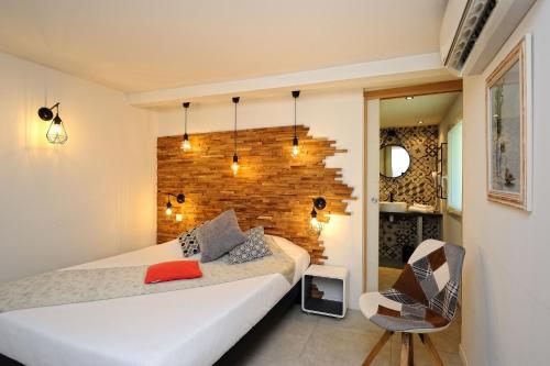 Postel nebo postele na pokoji v ubytování Hotel Le Tourisme