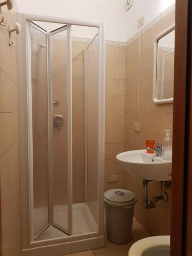 a bathroom with a shower and a sink at 3 Lati di Pitagora B&B in Rome