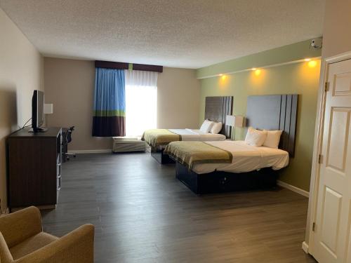 Ormond Beach Innにあるベッド