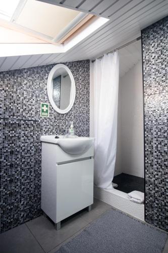 a bathroom with a sink and a mirror at Grannies House in Machico