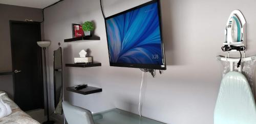a flat screen tv hanging on a wall at El Suburbio - Morelos Sur in Morelia
