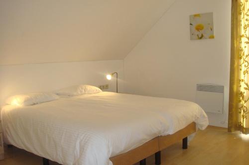 Un pat sau paturi într-o cameră la Villapark Lipno Dreams
