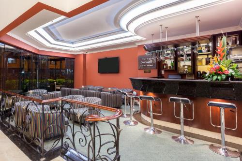 Hotel Embassy Parkにあるテレビまたはエンターテインメントセンター
