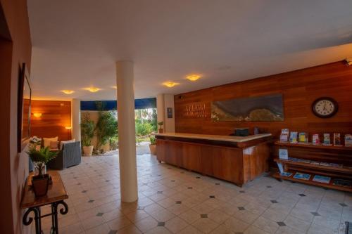 a lobby with a tub in the middle of a room at Velero Beach Resort in Cabarete