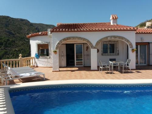 a villa with a swimming pool in front of a house at Villa Bello Horizonte regio Denia - Javea in Pedreguer