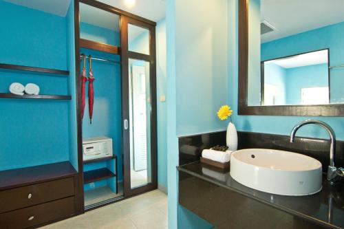 a bathroom with a sink and a mirror at The Green Park Resort in North Pattaya