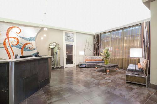 Ruang duduk di Howard Johnson by Wyndham Atlantic City