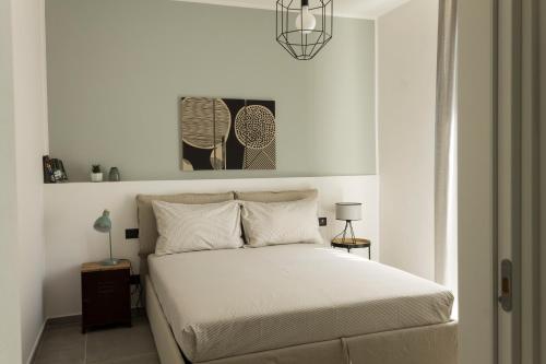 A bed or beds in a room at Urban Luxury Apartment Salerno