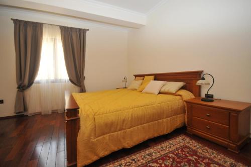 Ένα ή περισσότερα κρεβάτια σε δωμάτιο στο St.George Apartments