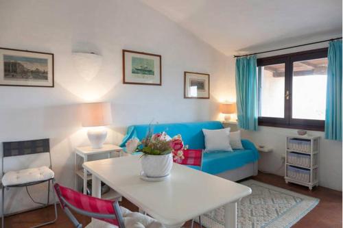 Χώρος καθιστικού στο Bilocale Ginestre - Costa Smeralda