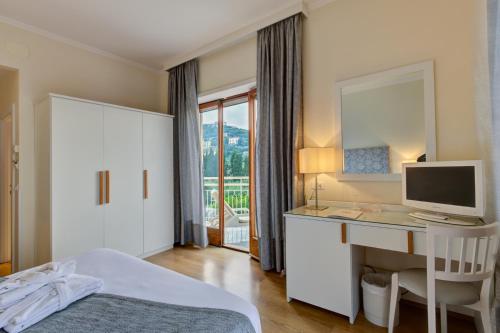 a bedroom with a desk with a computer on it at Boutique Hotel Regina in Sorrento