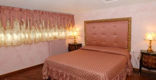 a bedroom with a bed and two tables and two lamps at Maison Brinati Bed and Breakfast in Monsummano