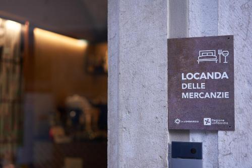 a sign on the side of a building at Locanda delle Mercanzie in Brescia