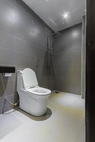 a bathroom with a toilet and a shower at GM Hotel Kuantan in Kuantan