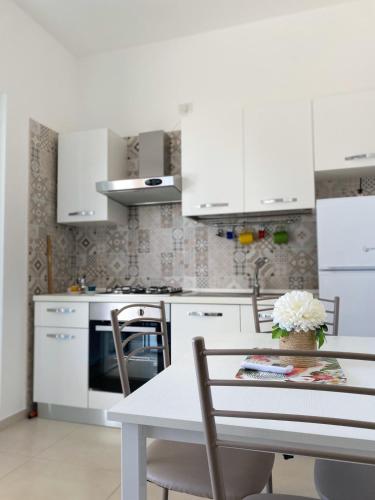 Kuchyň nebo kuchyňský kout v ubytování Assteas Rooms