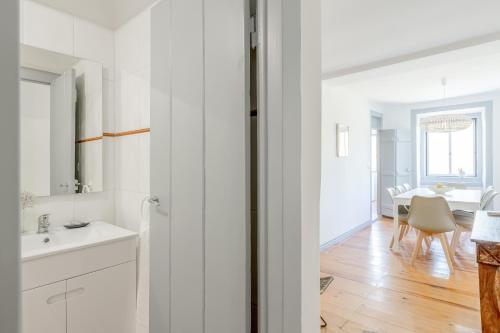 Alfama Spacious and Central Amazing Apartment, By TimeCooler