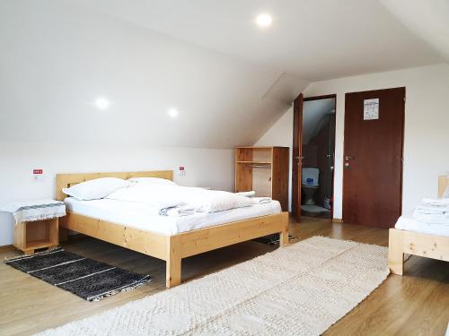 a bedroom with a large bed in a room at Popas in Breb in Breb