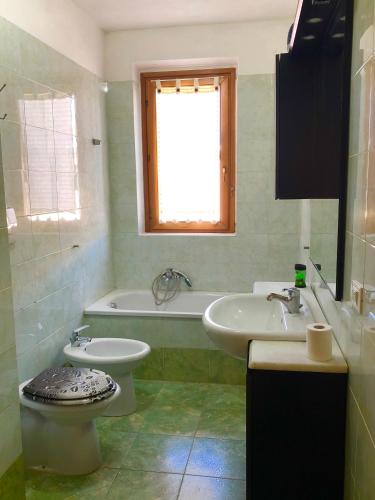 a bathroom with a sink and a toilet and a tub at SweetHome Fabio&Stefy in Guidonia