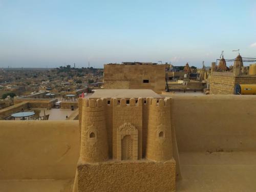 a sand castle sitting on top of a building at Fort Villa in Jaisalmer